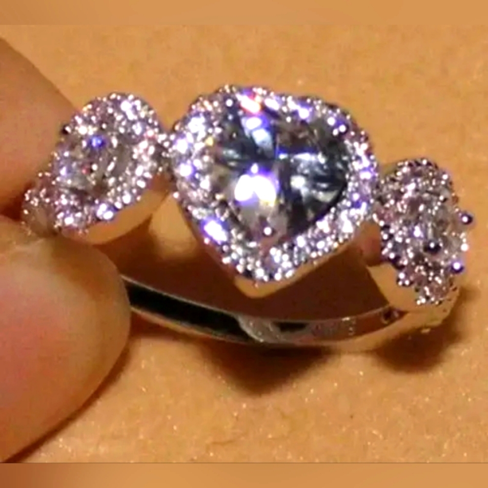 Women's rings 14k white gold plated heart shape rhinestone size 6 to 9.